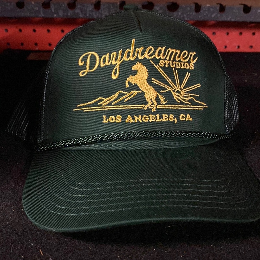 Daydream trucker hat like new green